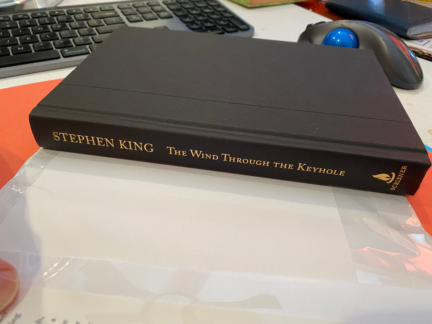 THE WIND THROUGH THE KEYHOLE a Dark Tower Novel