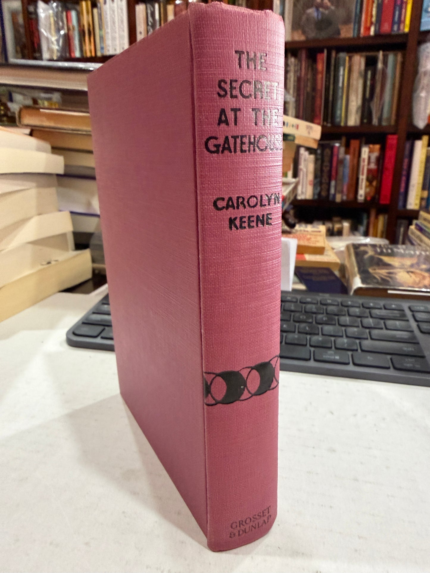 The Secret at the Gatehouse by Carolyn Keene Dana Girls