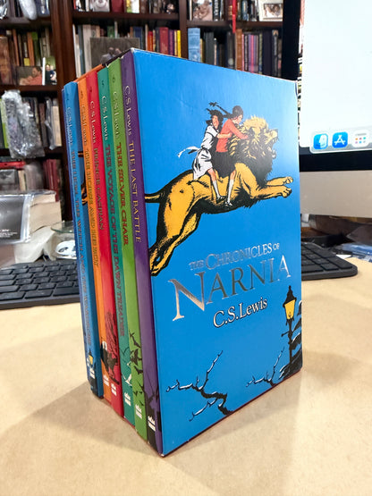 THE CRONICLES OF NARNIA: 7 book box set