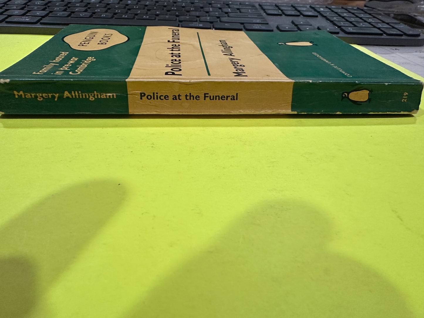 Police at the Funeral by Margery Allingham sc Penguin
