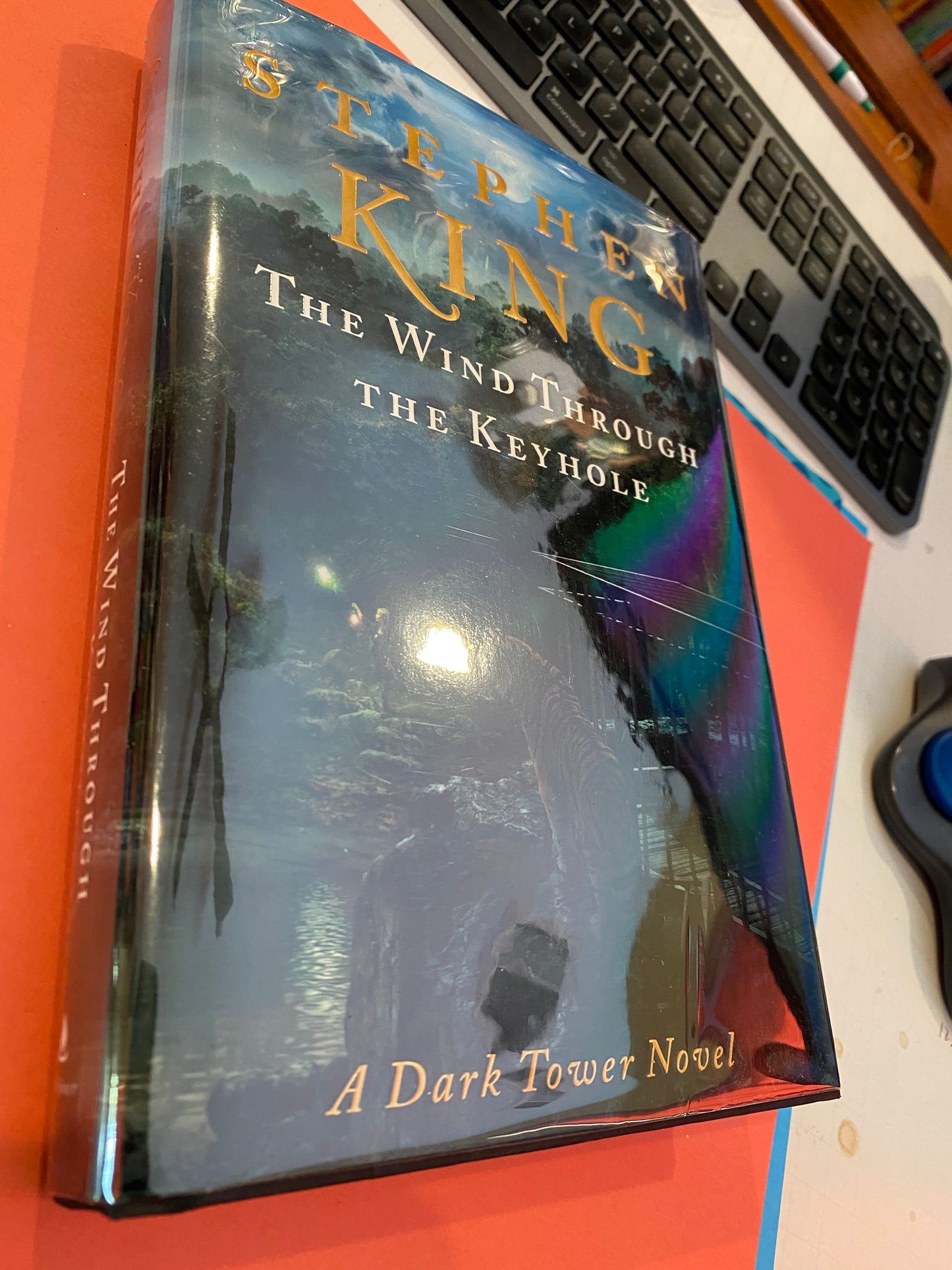 THE WIND THROUGH THE KEYHOLE a Dark Tower Novel