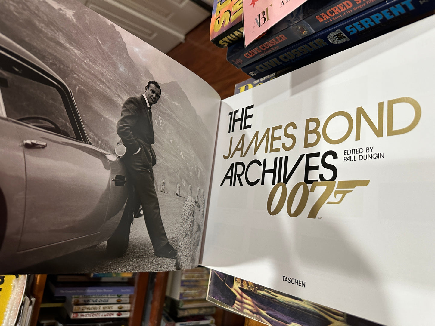 THE JAMES BOND ARCHIVES 007