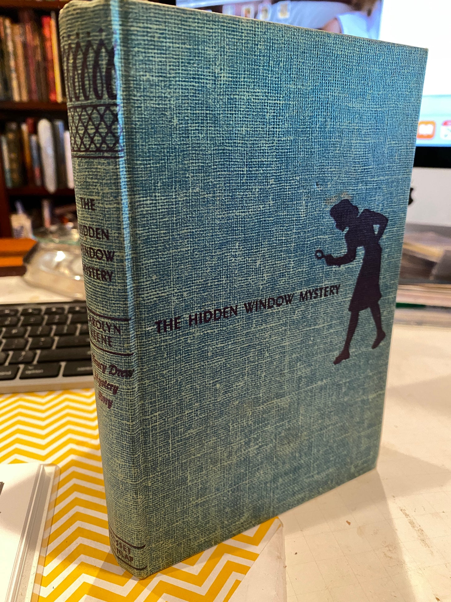 THE HIDDEN WINDOW MYSTERY  (1957a-1) Nancy Drew