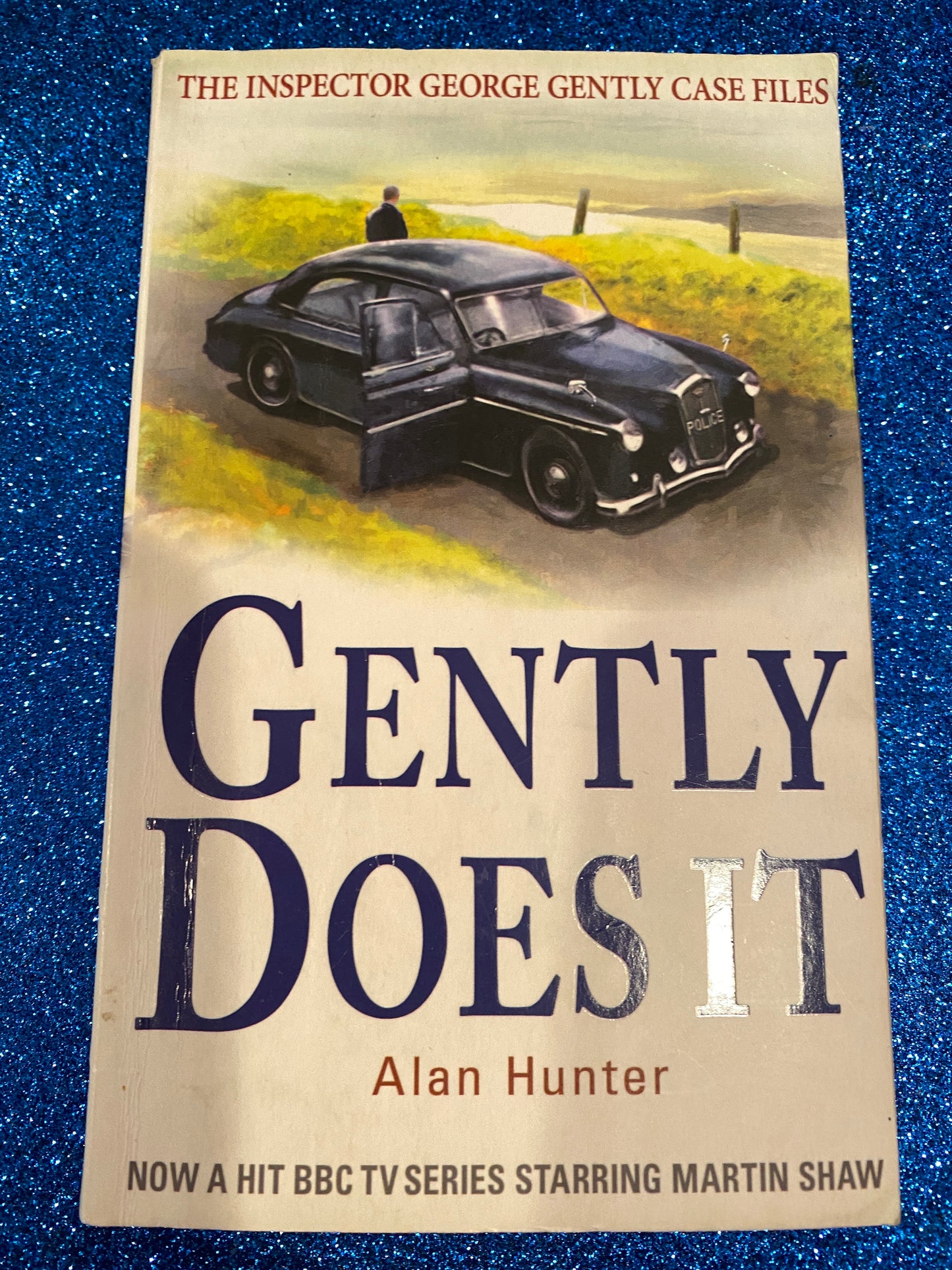 GENTLY DOES IT by Alan Hunter