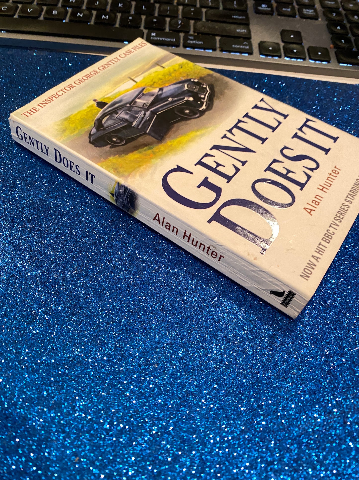 GENTLY DOES IT by Alan Hunter