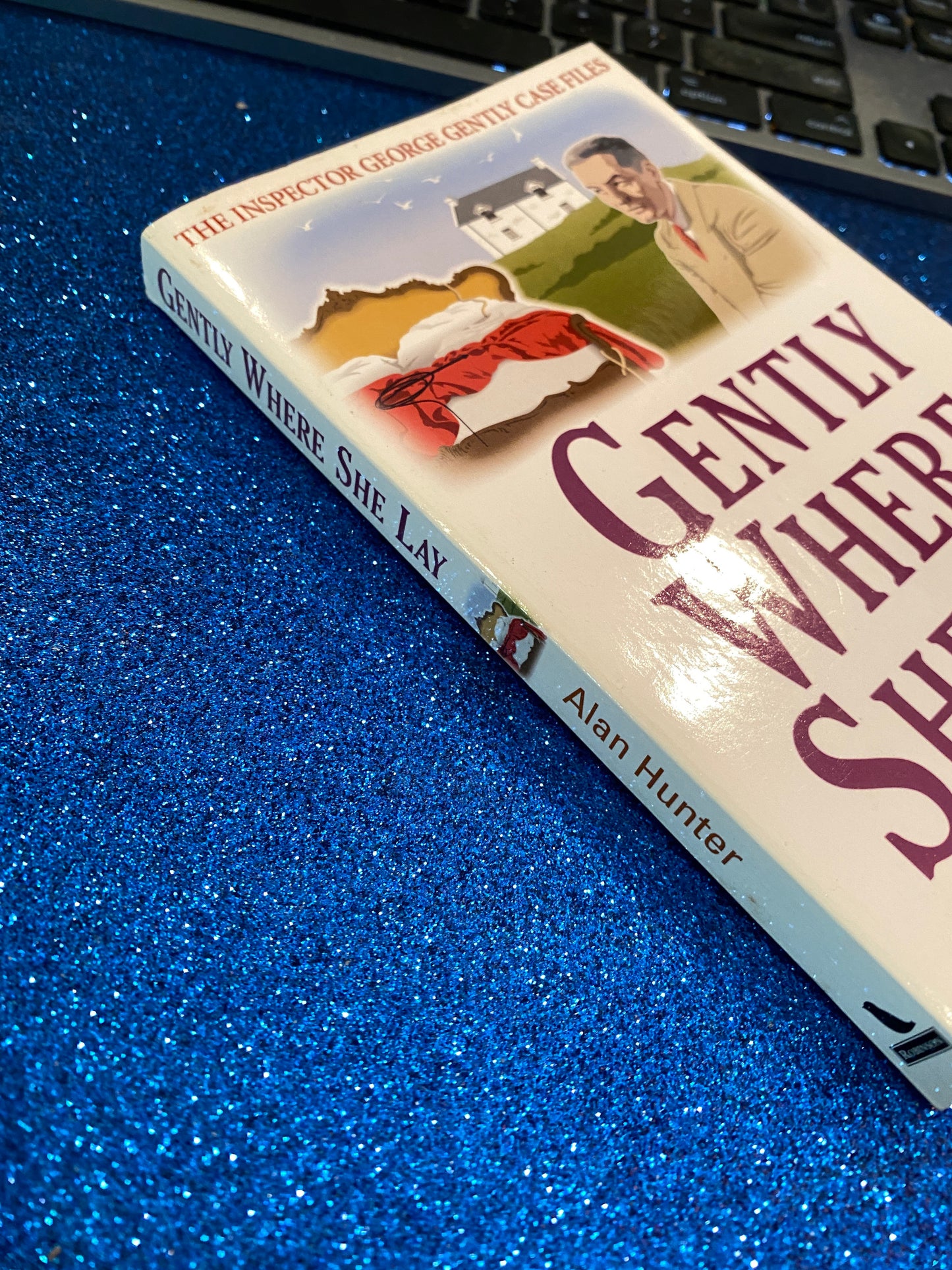 GENTLY WHERE SHE LAY by Alan Hunter