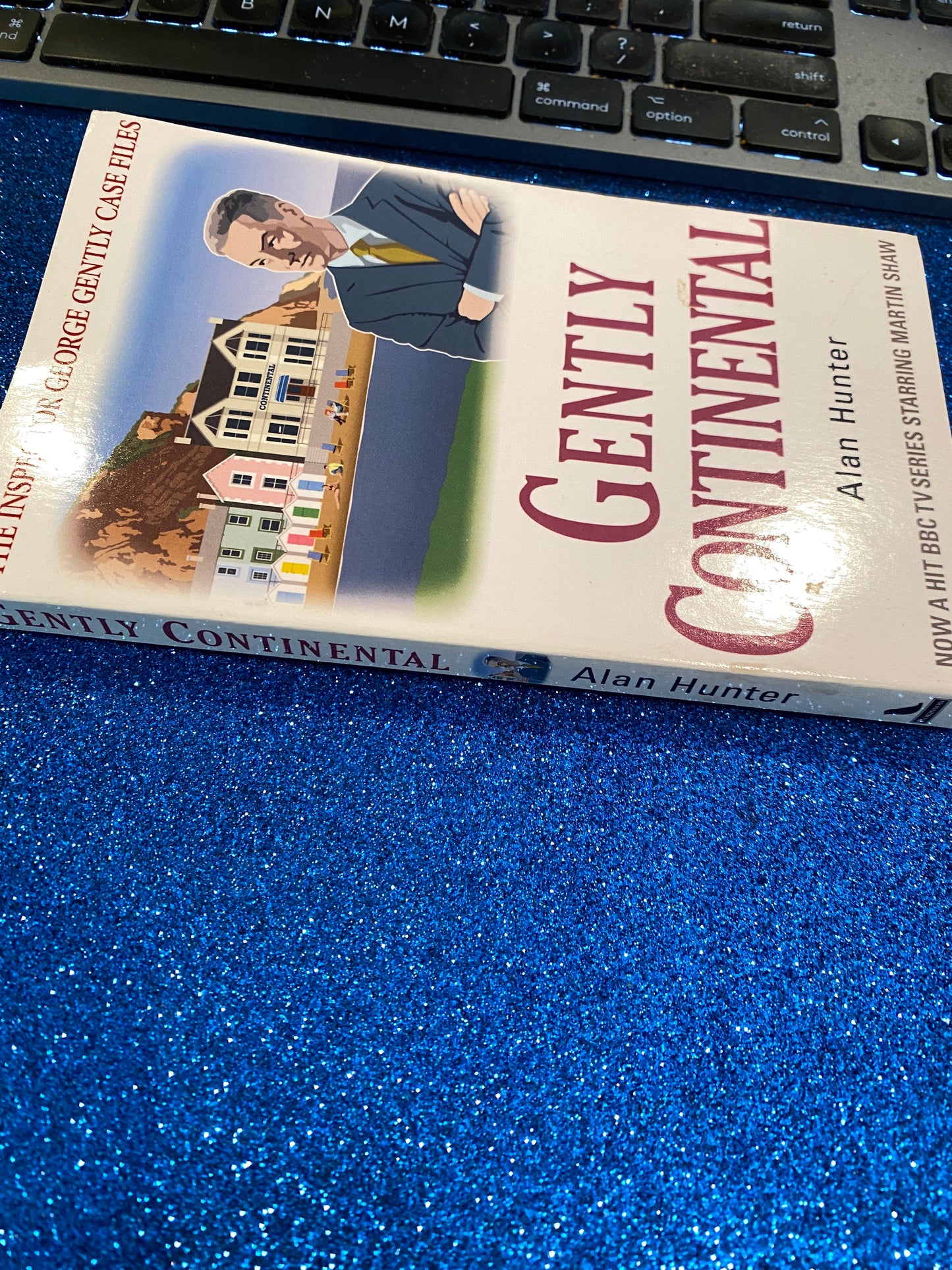 GENTLY CONTINENTAL by Alan Hunter